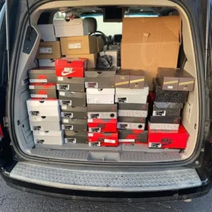 Liquidation of pallets of mixed shoes